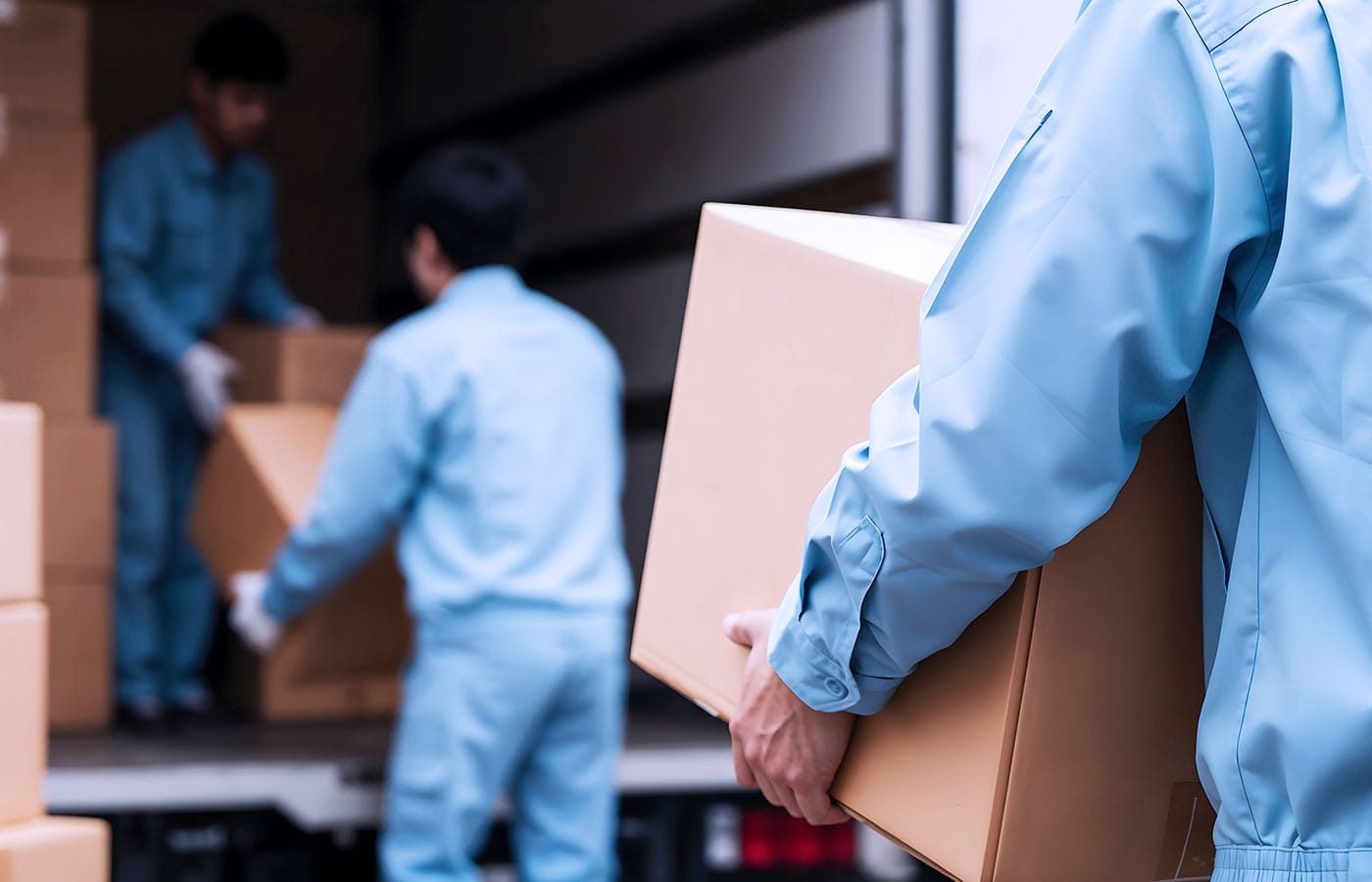 Pros and Cons of Hiring Professional Movers Versus DIY Moving